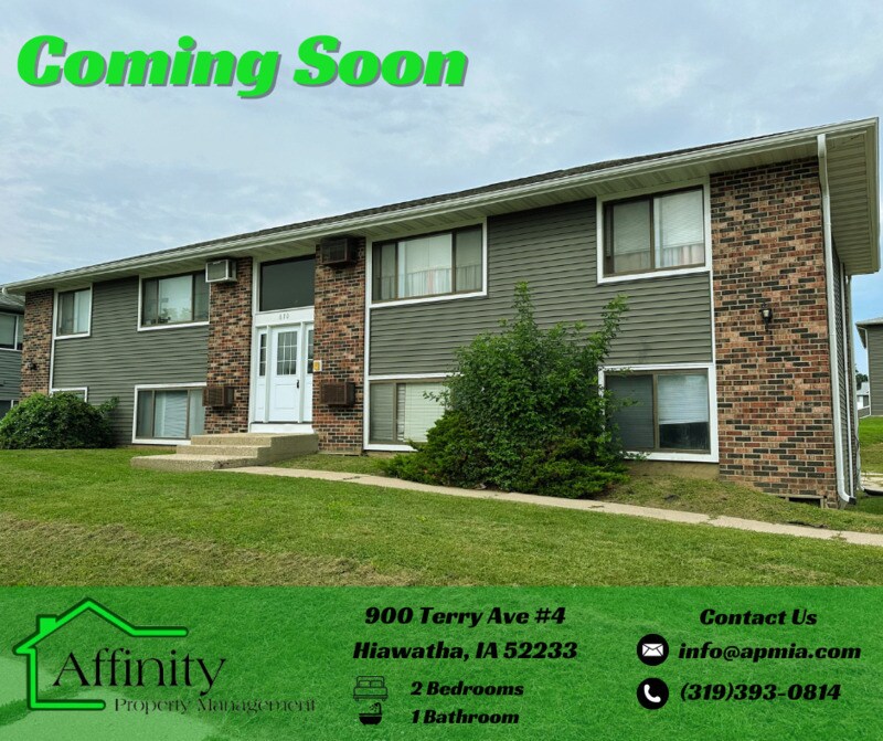 900 Terry Ave in Hiawatha, IA - Building Photo