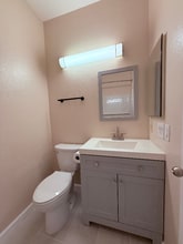 1950 Camino De La Reina in San Diego, CA - Foto de edificio - Building Photo