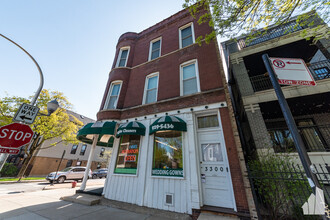 3300 N Racine Ave, Unit 2 in Chicago, IL - Foto de edificio - Building Photo