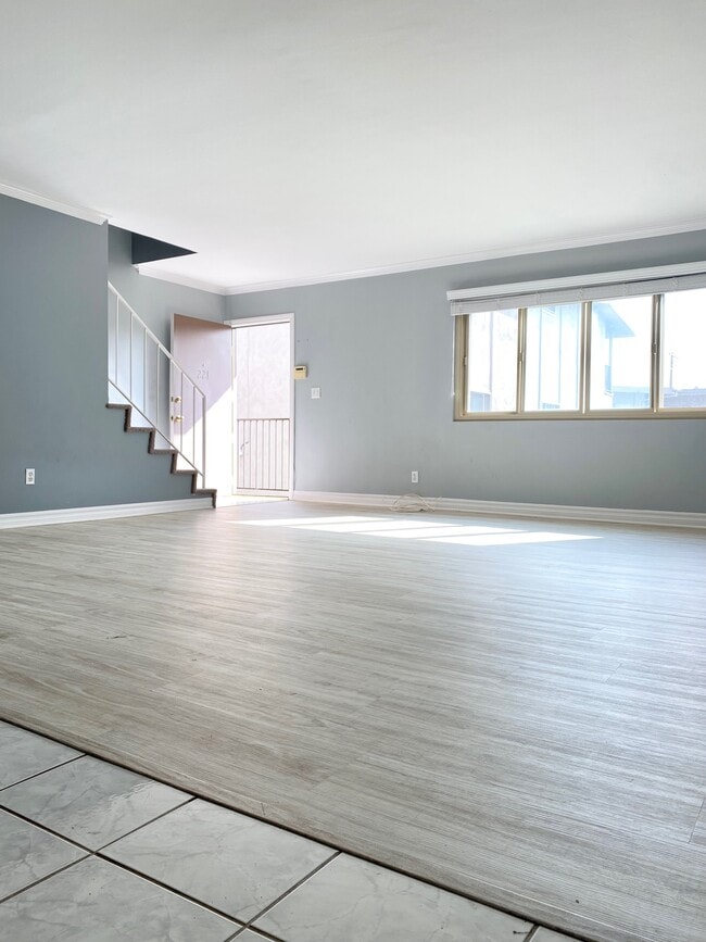 8650 Belford Ave, Unit 221-A in Los Angeles, CA - Building Photo - Building Photo