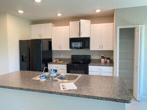 7049 Samuel Ivy Dr in Tampa, FL - Building Photo - Building Photo