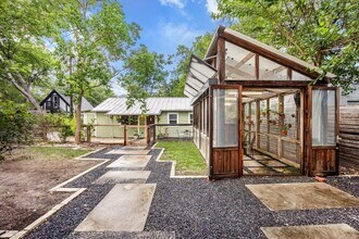 1106 Fairmount Ave in Austin, TX - Building Photo - Building Photo