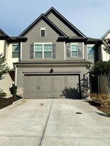 5635 Parkview Ln in Flowery Branch, GA - Building Photo