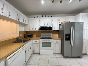 3571 Inverrary Dr in Lauderhill, FL - Building Photo - Building Photo