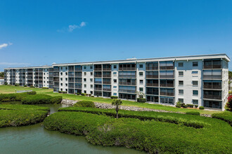 Fountain Cove in Cocoa Beach, FL - Building Photo - Building Photo