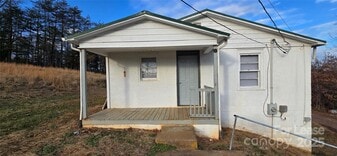 1511 Fred Watson Pl in Lenoir, NC - Building Photo