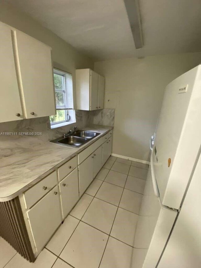 9815 Pan American Dr in Cutler Bay, FL - Building Photo - Building Photo