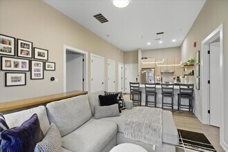 3217 N Clark St in Chicago, IL - Building Photo - Building Photo