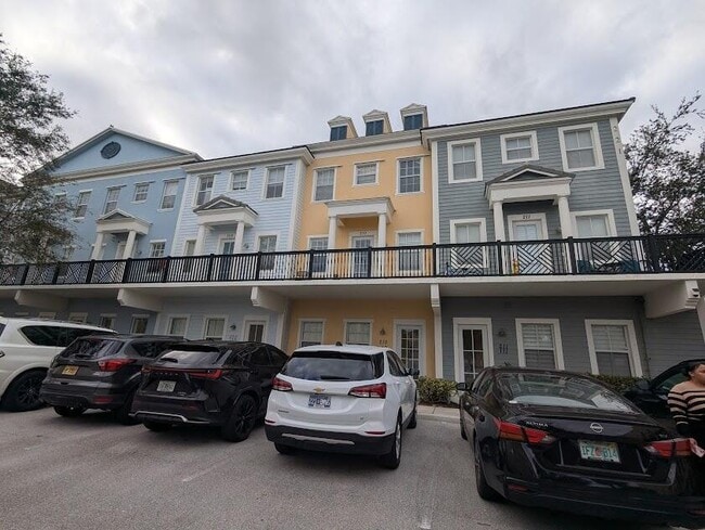 property at 221 Greenwich Cir