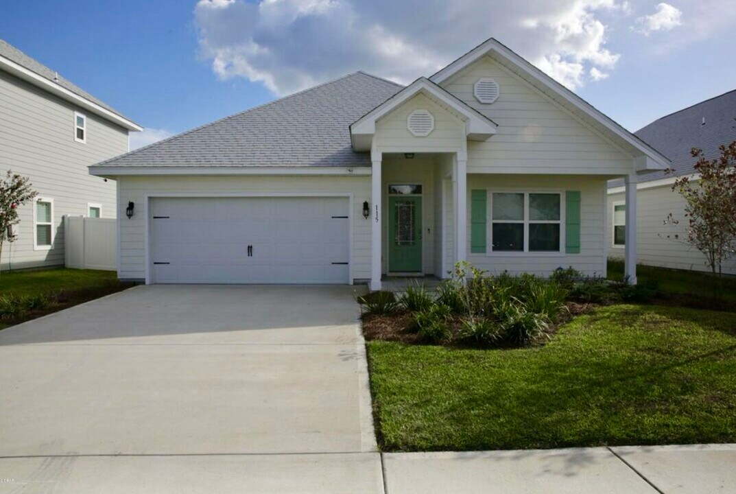 115 Moonraker Cir in Panama City Beach, FL - Building Photo