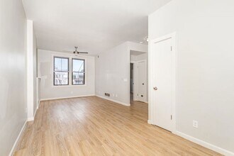 Colerain Apartments in Camp Washington in Cincinnati, OH - Foto de edificio - Interior Photo