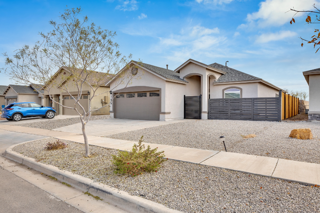 11040 Gem Valley Rd in Socorro, TX - Building Photo - Building Photo