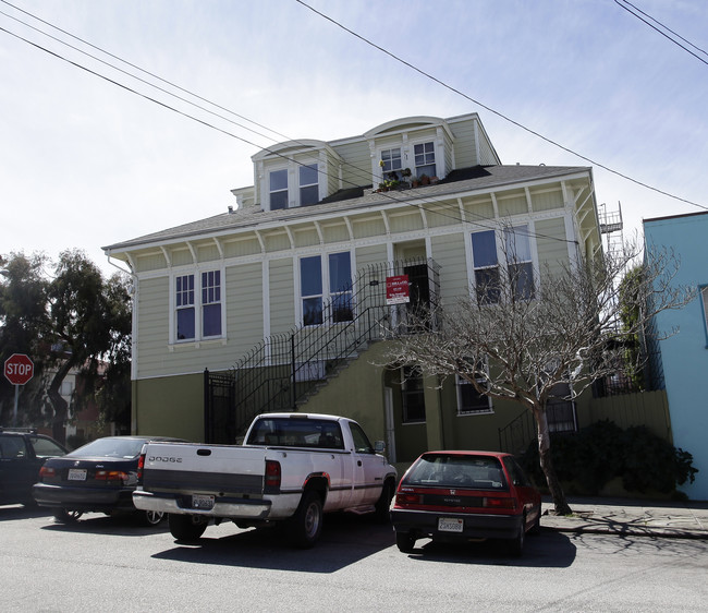 1501 Kirkwood Ave in San Francisco, CA - Foto de edificio - Building Photo