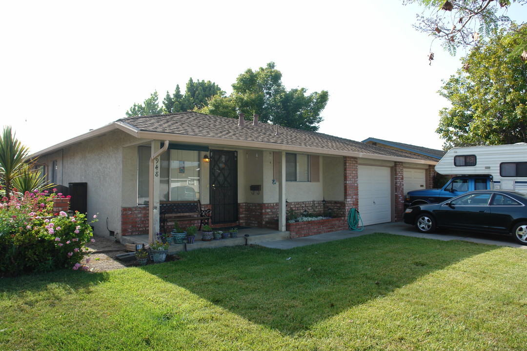 948 Desert Isle Dr in San Jose, CA - Foto de edificio