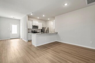 8023 Alpine Bearberry Dr in Houston, TX - Building Photo - Building Photo