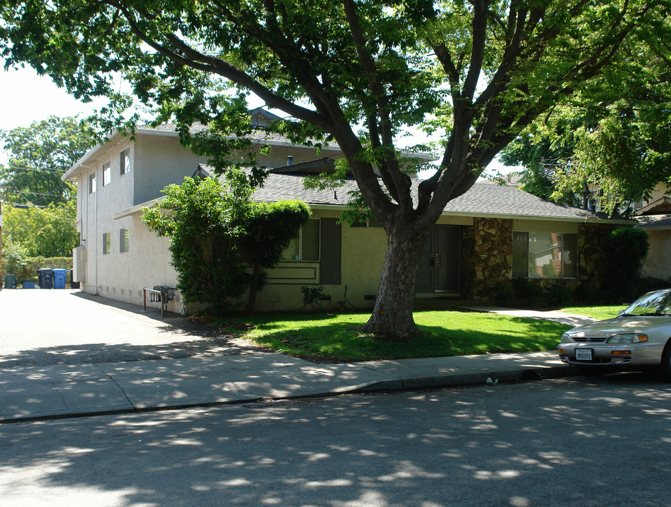 490 Hawthorn Ave in Sunnyvale, CA - Foto de edificio