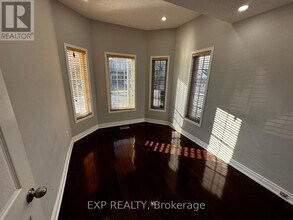 25 Prince Crescent in Brampton, ON - Building Photo - Building Photo