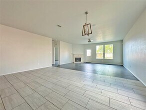 1637 Megan Creek Dr in Little Elm, TX - Foto de edificio - Building Photo