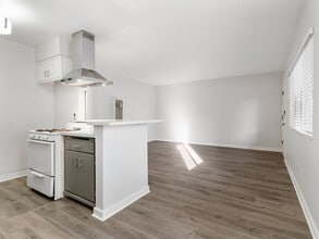 1121 Daisy Ave, Unit 06 in Long Beach, CA - Building Photo - Building Photo