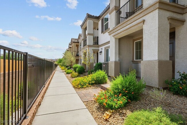 611 Sedum Ave. in Henderson, NV - Building Photo - Building Photo