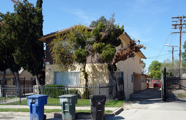 1164 Wall St in San Bernardino, CA - Foto de edificio - Building Photo