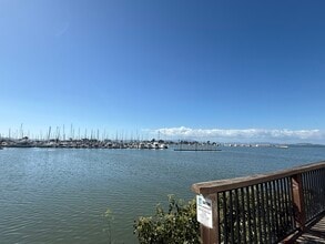4 Admiral Dr, Unit B332 in Emeryville, CA - Building Photo - Building Photo