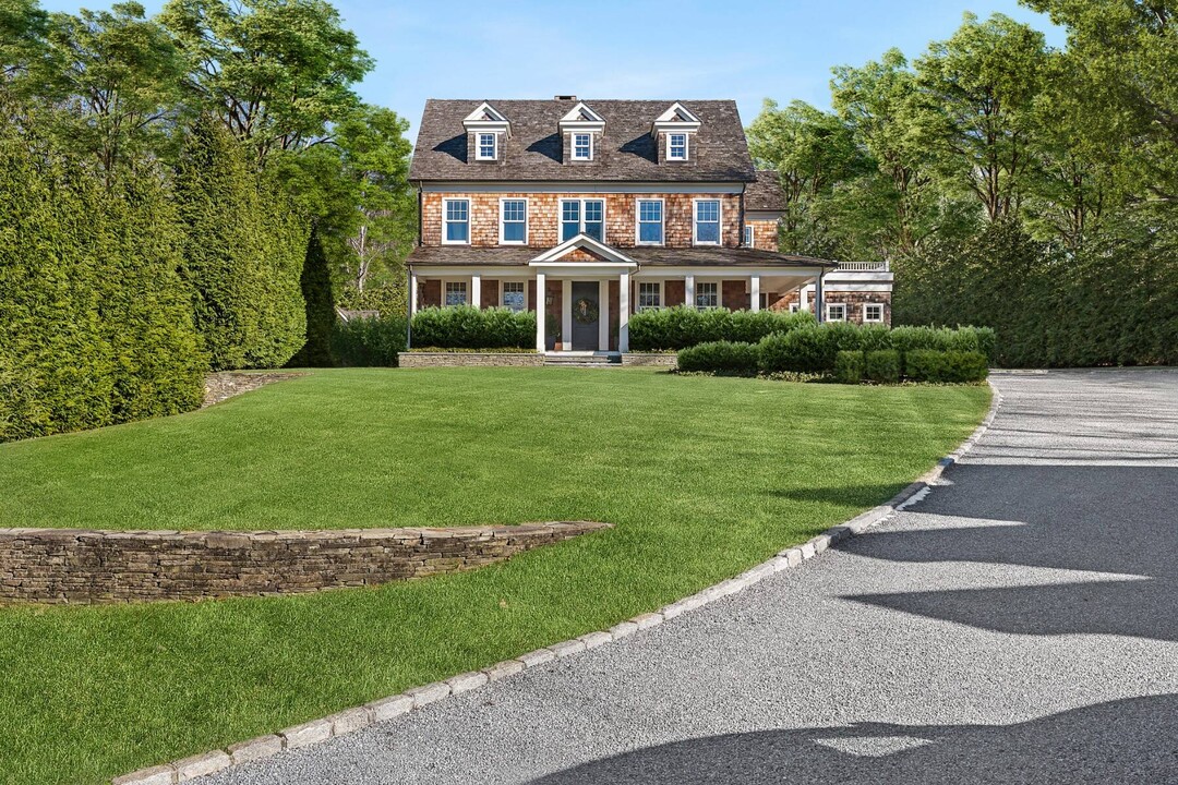 23 Wooded Path in Sag Harbor, NY - Building Photo