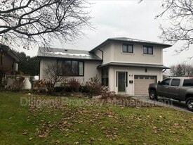 905 Central Park Blvd N in Oshawa, ON - Building Photo