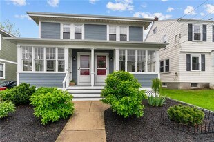 44 Bedlow Ave in Newport, RI - Building Photo