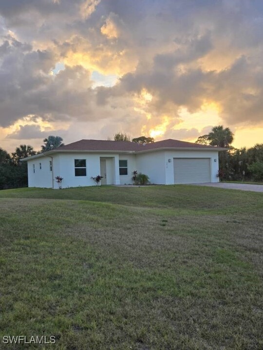 5010 Gunn Pl in La Belle, FL - Building Photo