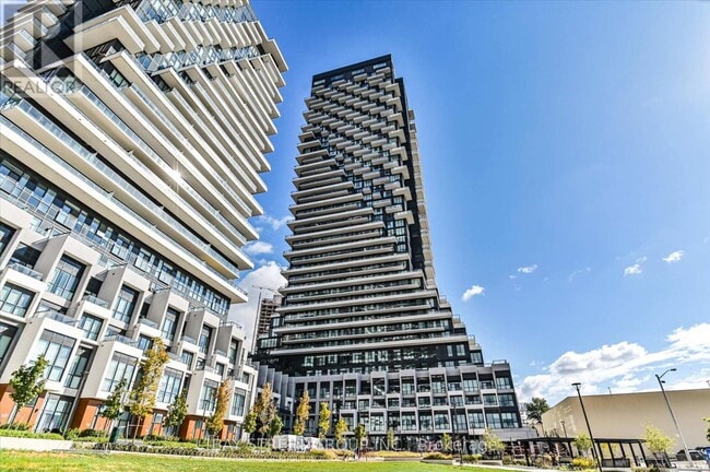 property at 30 Inn On The Pk Dr
