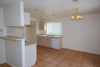 8915 Moonstone Dr NE in Albuquerque, NM - Building Photo - Building Photo