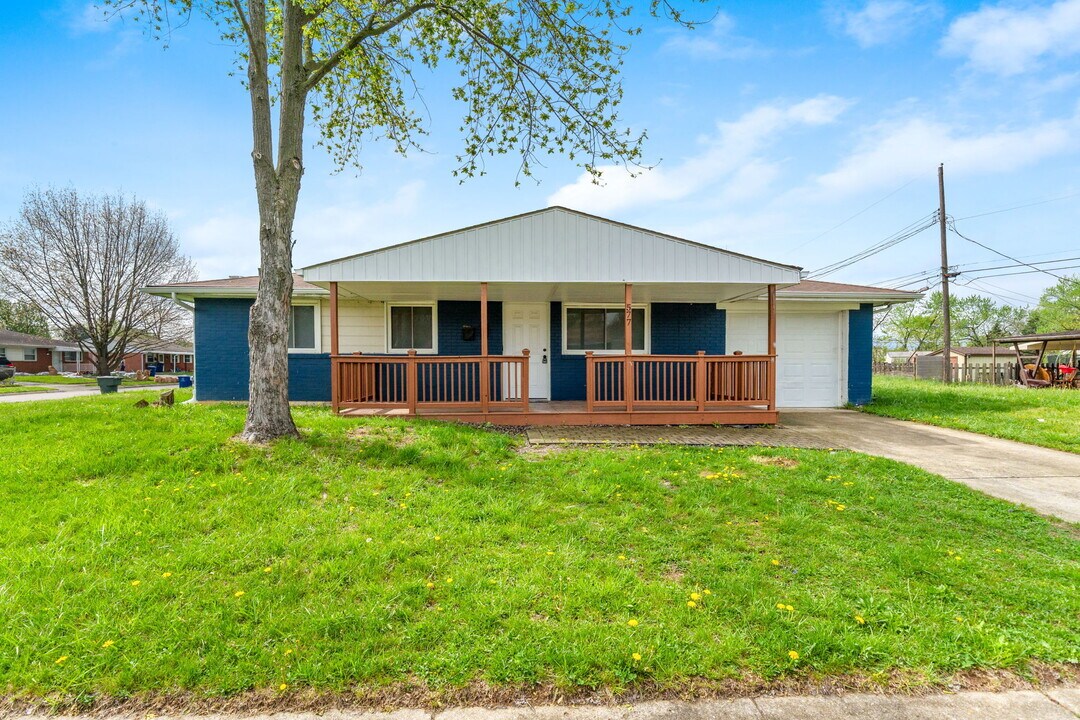577 Barcher Rd in Columbus, OH - Building Photo