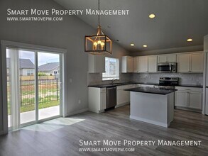 241 S Iceberg Lake Ave in Meridian, ID - Building Photo - Building Photo
