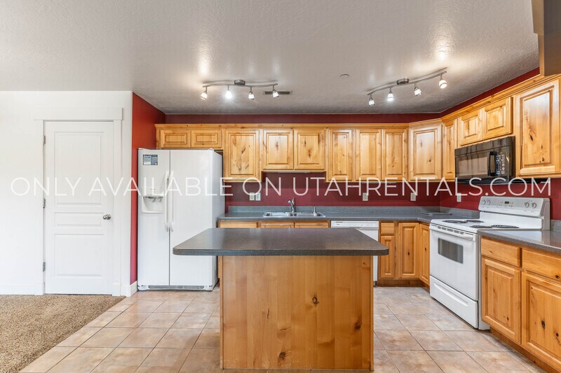 389 S State St in Provo, UT - Building Photo