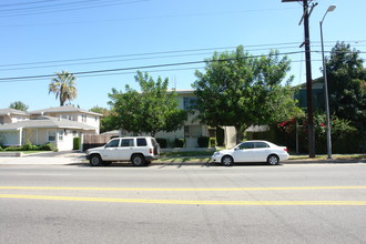 5640 Kester Ave in Van Nuys, CA - Building Photo - Building Photo