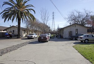 2932-2936 Connie Dr in Sacramento, CA - Building Photo