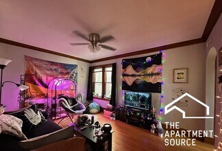 3844 N Bernard St, Unit 2B in Chicago, IL - Foto de edificio - Building Photo