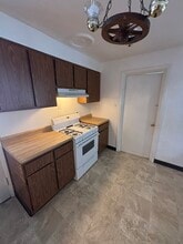 8313 Woodhurst Dr in Berkeley, MO - Building Photo - Building Photo