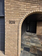909 N Holly St in Jenks, OK - Building Photo - Building Photo