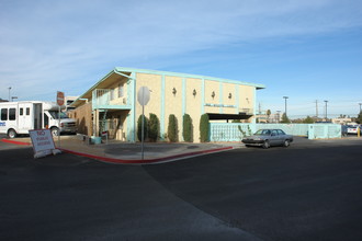 Willow Lane Apartments in Las Vegas, NV - Foto de edificio - Building Photo