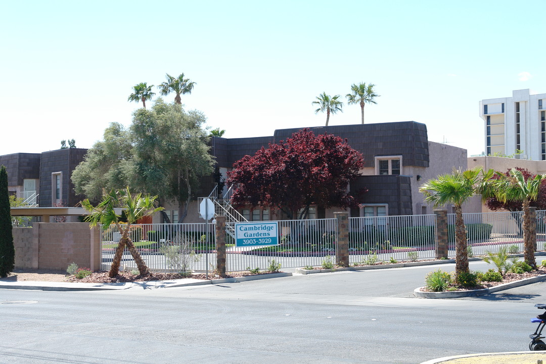 Cambridge Gardens in Las Vegas, NV - Foto de edificio