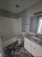 225 W McDowell Rd in Jackson, MS - Foto de edificio - Building Photo