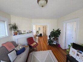 146 Hillside Rd, Unit 1 in Watertown, MA - Building Photo