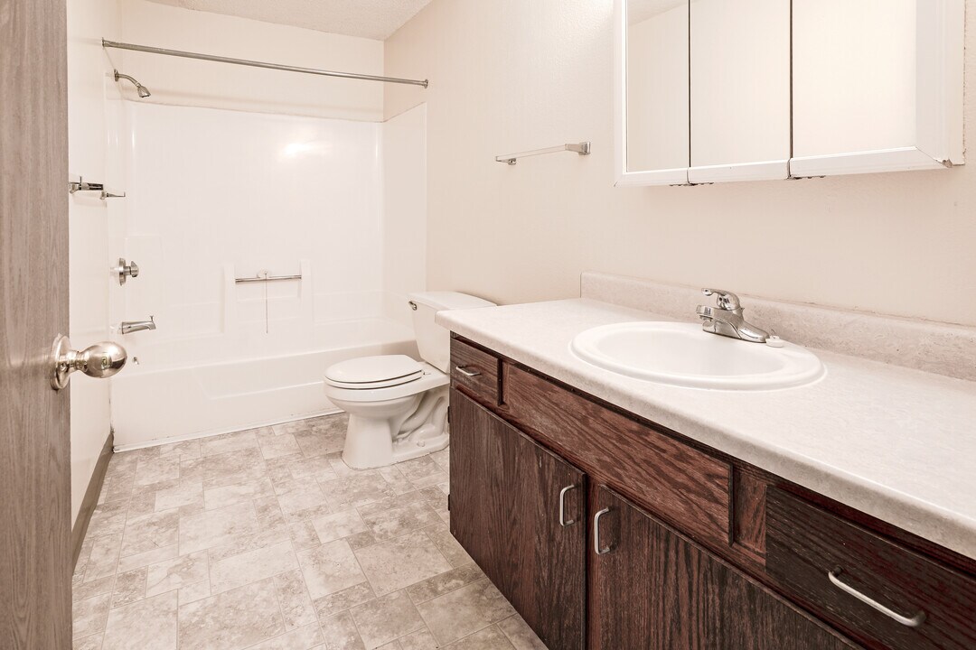 Brookwood Apartments in St. Cloud, MN - Building Photo
