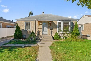 3506 Lonnquist Dr in Franklin Park, IL - Building Photo