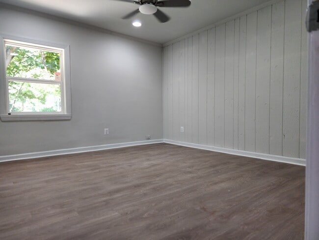 17651 Graham St in Dumfries, VA - Foto de edificio - Building Photo