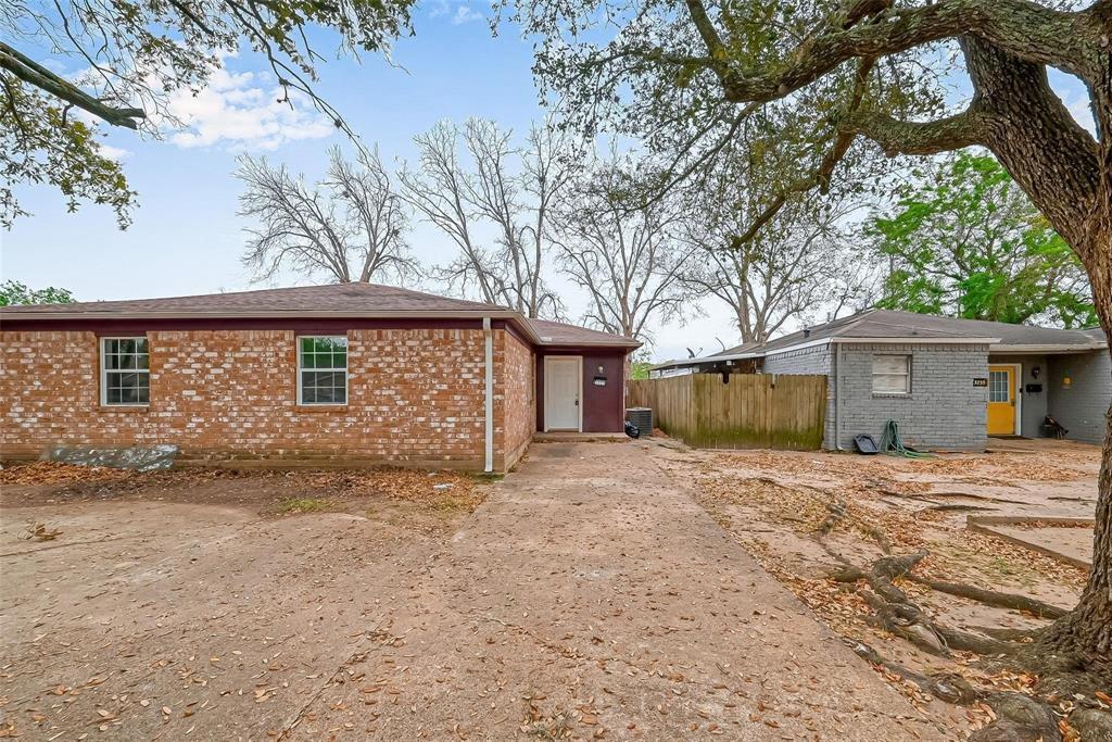 3233 Scotch Moss Ln in La Porte, TX - Building Photo