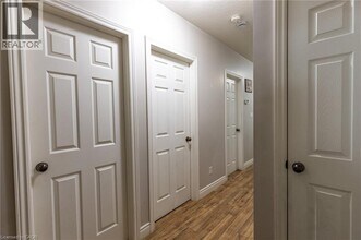 38 Howe Dr in Kitchener, ON - Building Photo - Building Photo