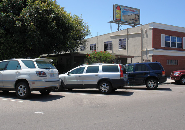 1009-1017 Hornblend St in San Diego, CA - Building Photo - Building Photo